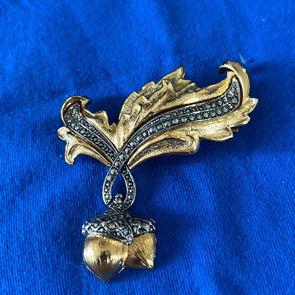 Brooch pin